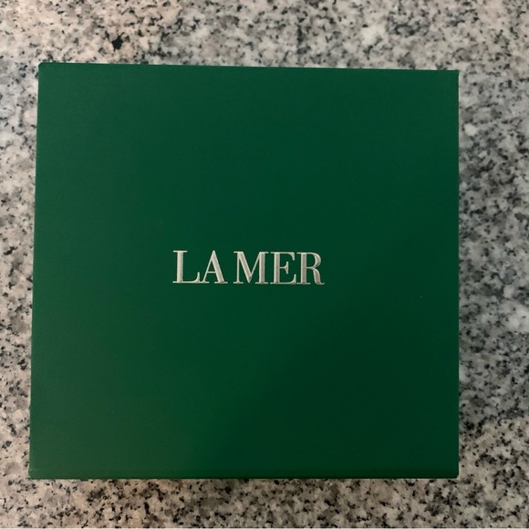 La Mer Creme de la Mer Moisurizing Cream Gift Set. - Picture 4 of 8